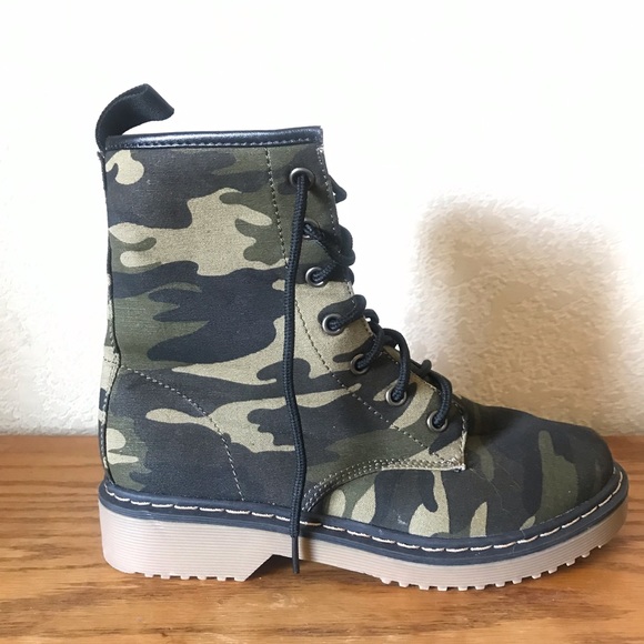 camo combat boots